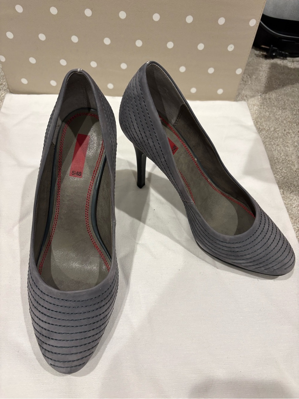 5/48 Gray Pointed-Toe Stitched Suede High Heels